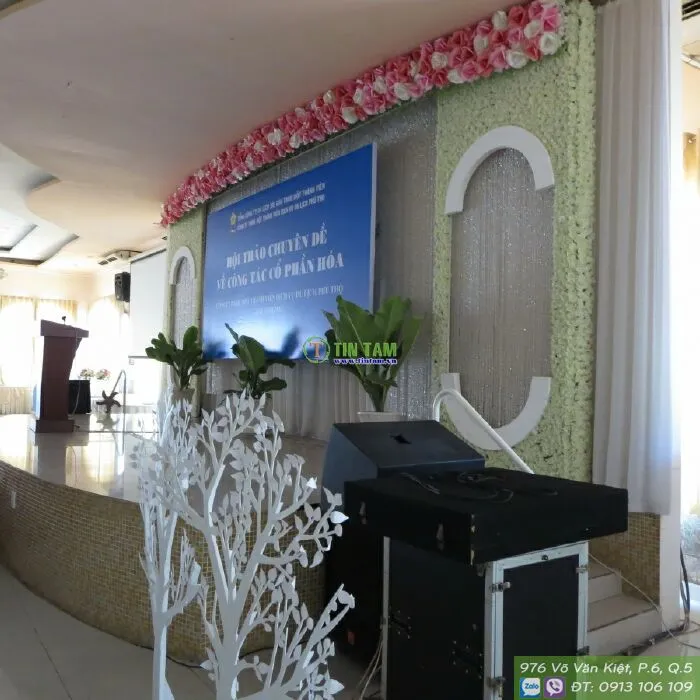 Rèm sân khấu tại nhà hàng Phong Lan Lý Thường Kiệt