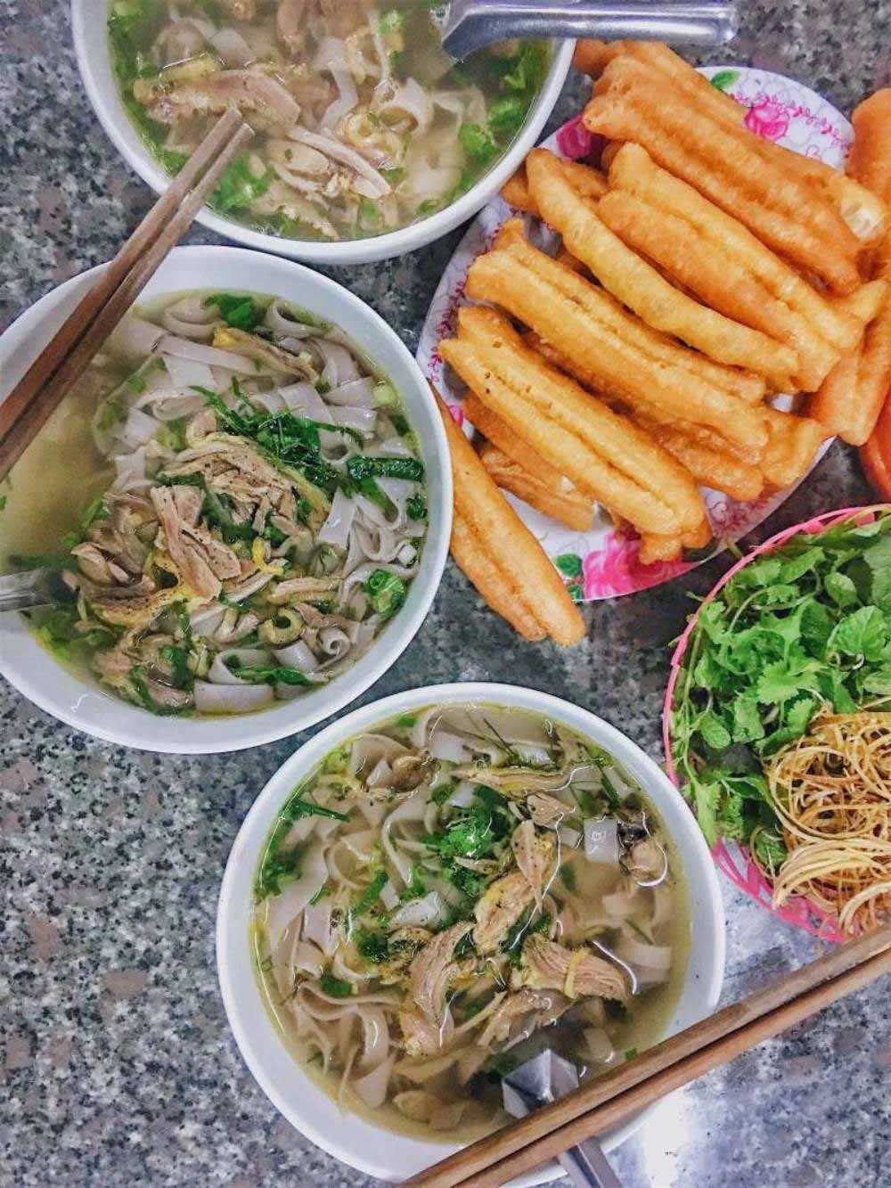 Phở gà núi rừng tại quán Quyên