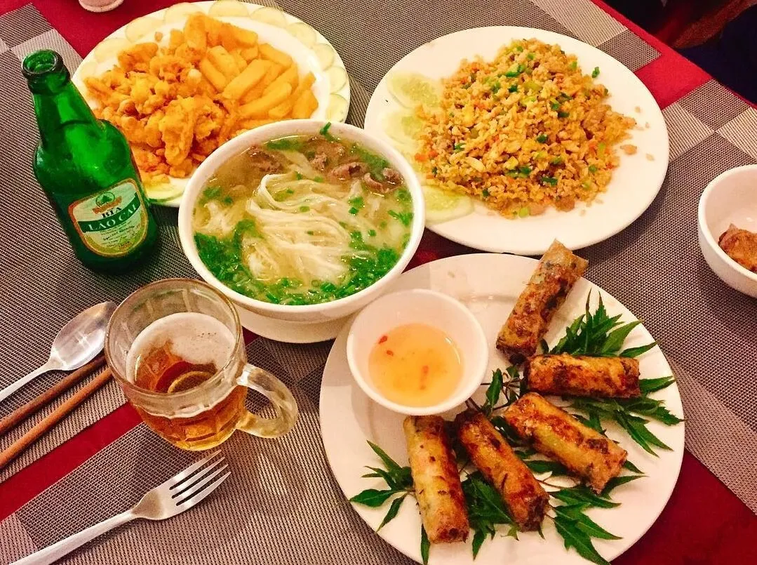 Không gian ấm cúng tại Moment Romantic restaurant