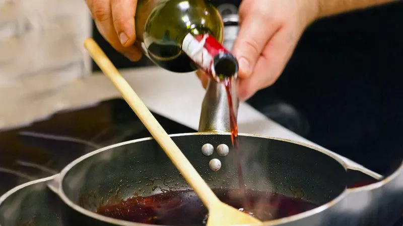 Giải đáp thắc mắc rượu nấu ăn mua ở đâu chất lượng nhất hiện nay