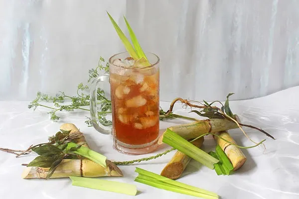 Nước mía lau có vị ngọt tự nhiên từ mía lau và các loại thảo mộc