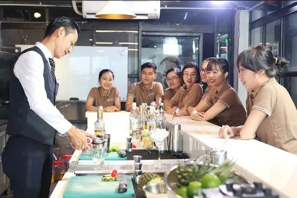 Học nghề pha chế tại trung cấp kinh tế - du lịch TPHCM