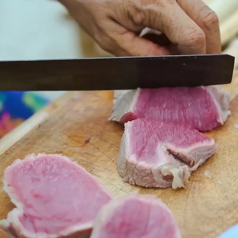 Bước 2 Sơ chế bắp bò Bắp bò hầm ngũ quả