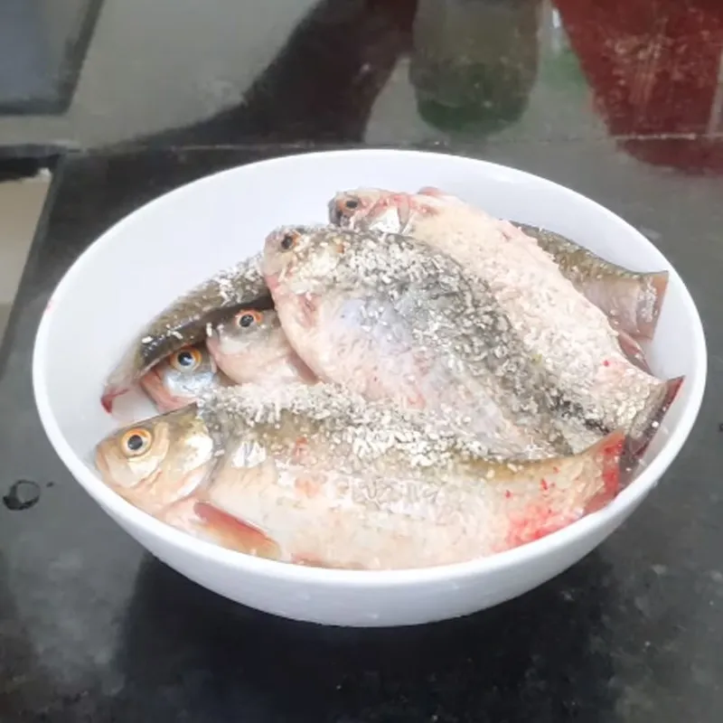 Sơ chế cá diếc