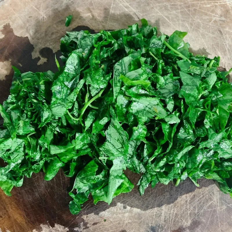 Tôm khô cần được ngâm mềm để đạt độ dai ngọt vừa phải khi thưởng thức