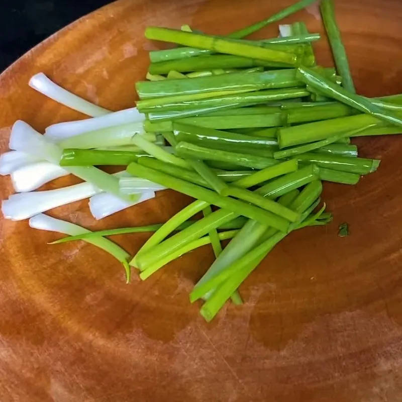 Bước 2 Sơ chế các nguyên liệu còn lại Canh riêu cua nấu ngót