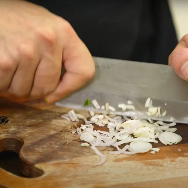 Bước 2: Sơ chế các nguyên liệu khác