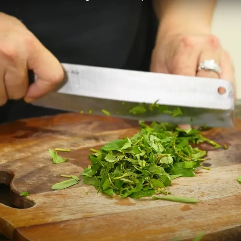 Bước 2: Sơ chế các nguyên liệu khác