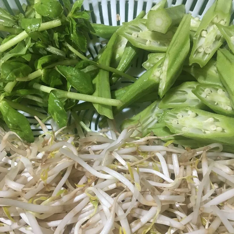 Đậu bắp cắt xéo giúp món ăn trông chuyên nghiệp và nhanh chín