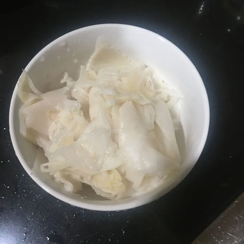 Sơ chế măng chua và cà chua