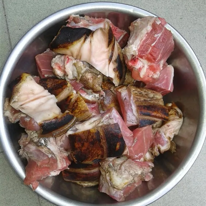 Bước 1 Sơ chế chân giò Giò heo giả cầy