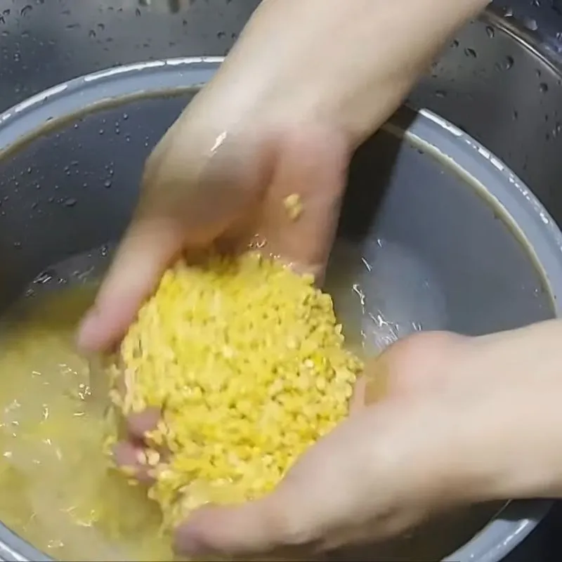 Bước 1 Sơ chế đậu xanh cà vỏ Chè đậu xanh đánh bằng nồi cơm điện
