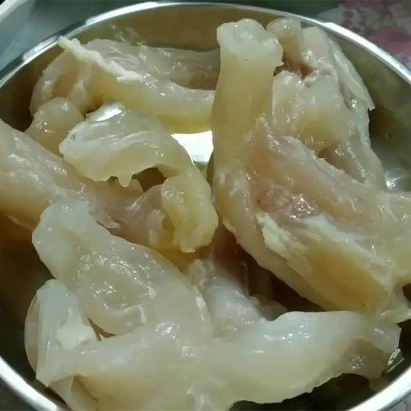 Sơ chế gân bò kỹ lưỡng giúp món súp thơm ngon và không bị hôi