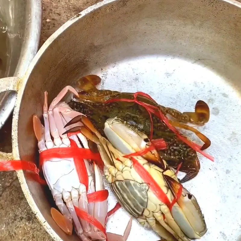 Bước 1 Sơ chế nguyên liệu Canh ghẹ rau muống