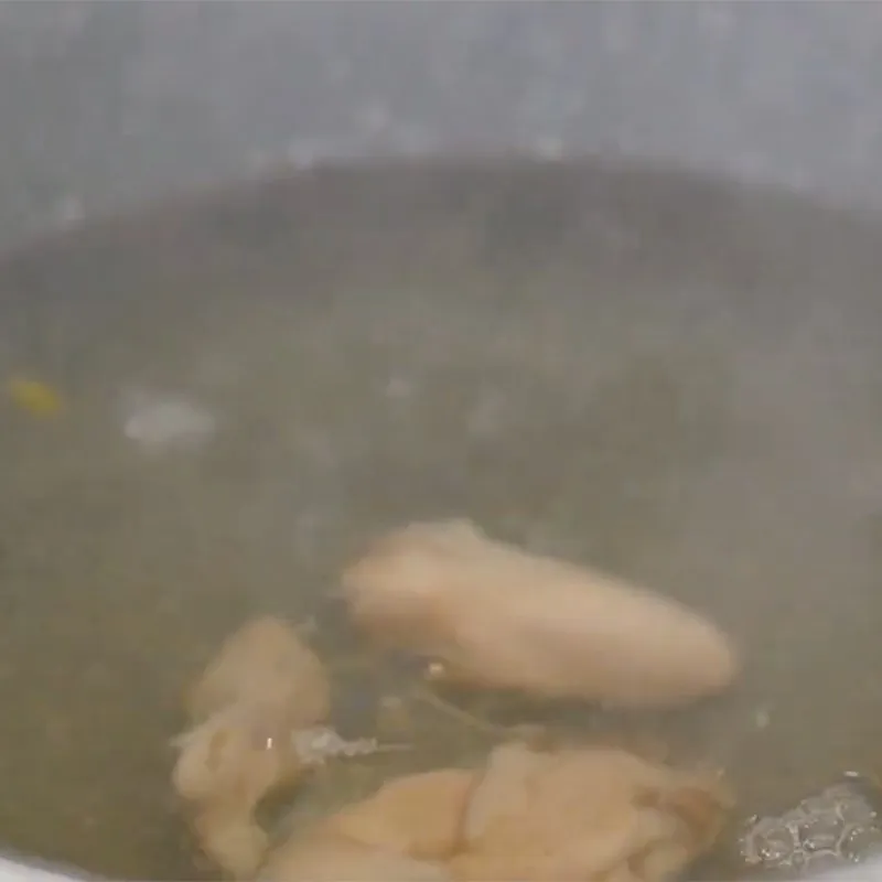 Thịt hàu sau khi được làm sạch hoàn toàn để chuẩn bị nấu canh