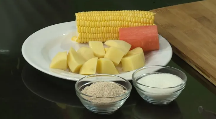 Sơ chế khoai tây và các loại rau củ cho canh chay