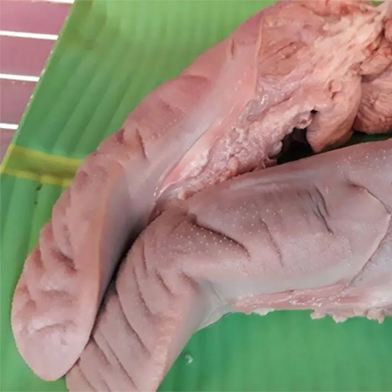 Kỹ thuật chần sơ giúp loại bỏ albumin và tạp chất trên lưỡi heo