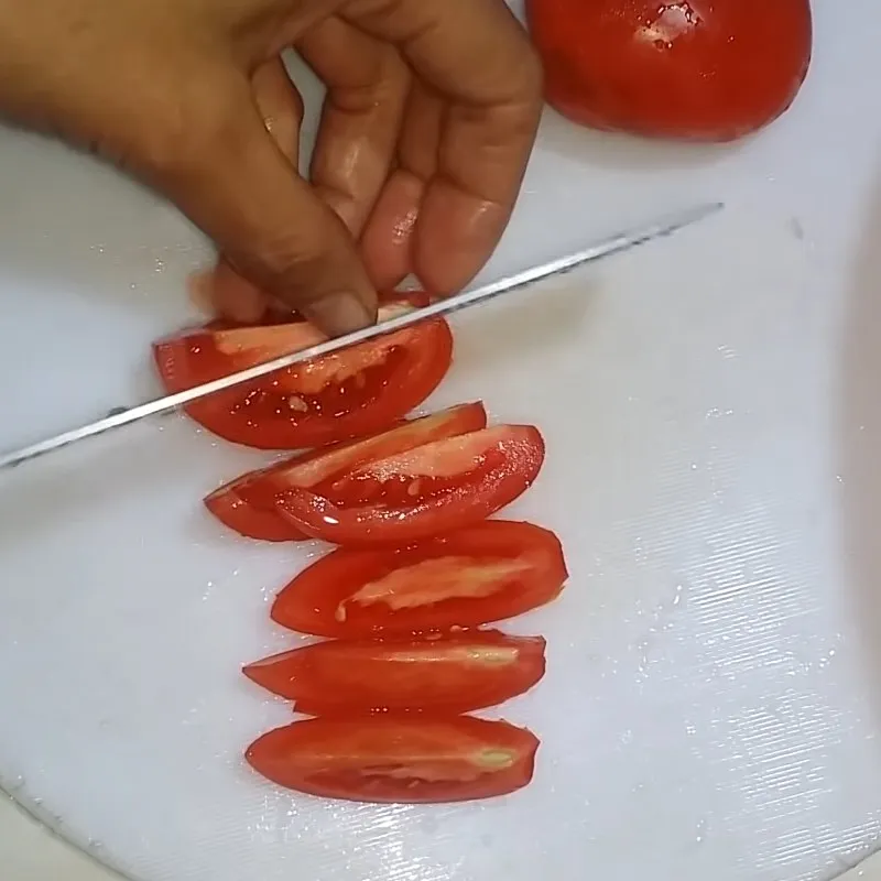 Đổ nước vào nồi và đun sôi mạnh