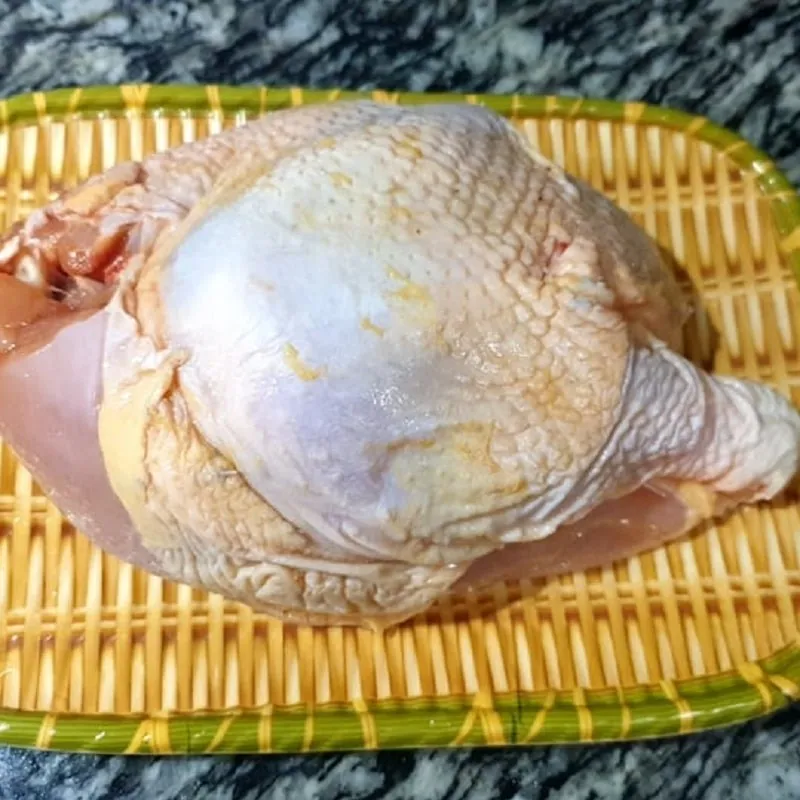 Sơ chế nấm và gà