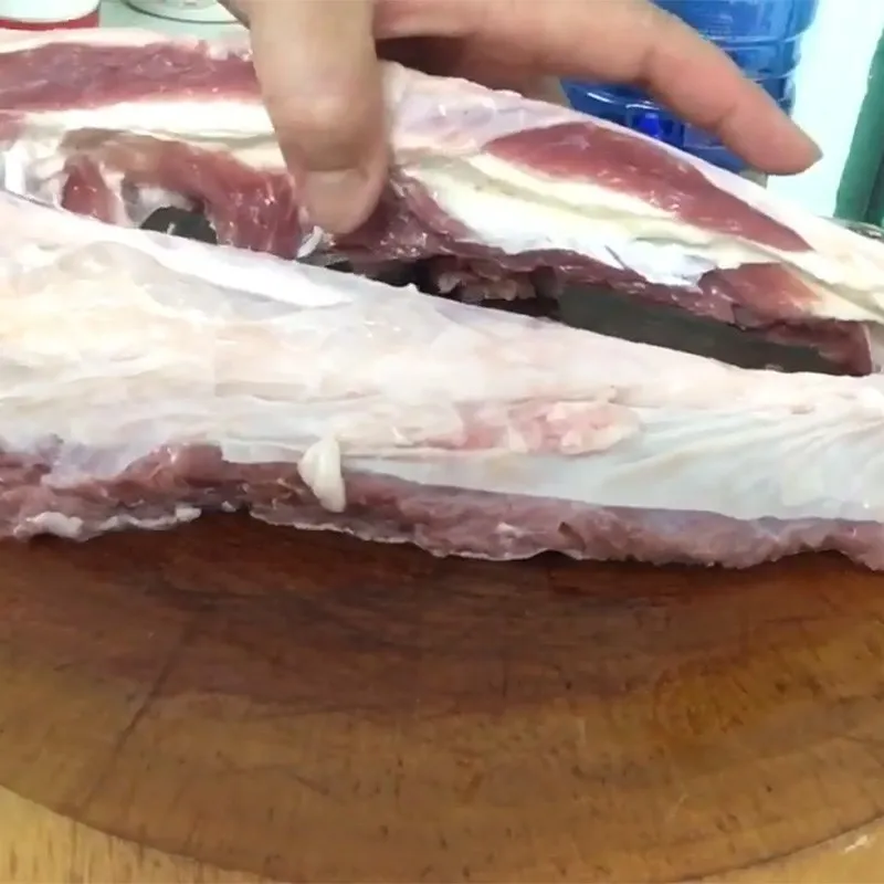 Bước 1 Sơ chế sườn bò Sườn bò hầm đu đủ