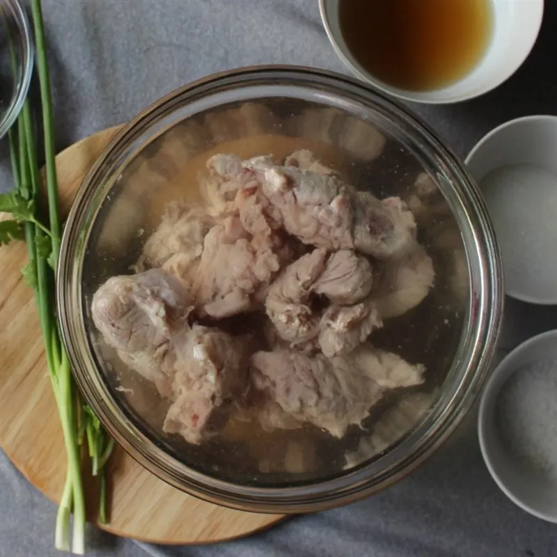 Rau củ cắt miếng vừa ăn cho canh súp