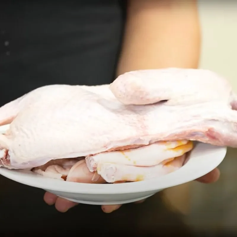 Bước 1: Sơ chế thịt ngan sạch mùi