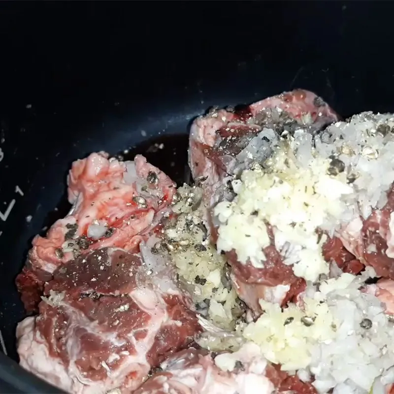 Bước 2 Sơ chế và ướp sườn bò Sườn hầm nước tương