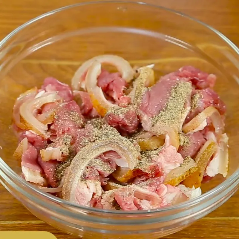 Thái lát mỏng thịt bê tương đương thịt bò