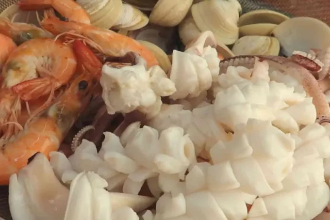 Quy trình sơ chế tôm và mực đảm bảo vệ sinh an toàn thực phẩm