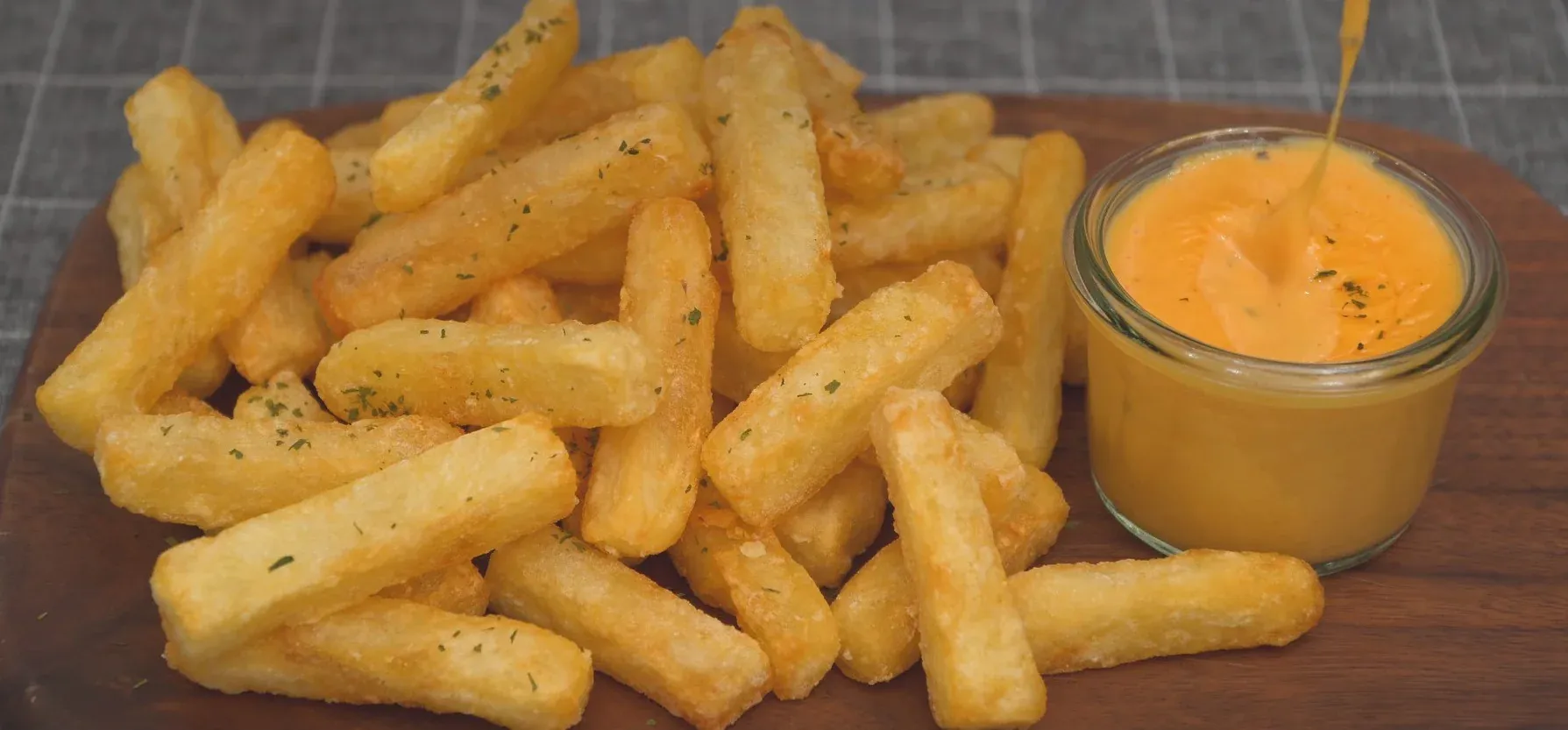 Thành phẩm sốt phô mai béo ngậy sóng sánh chuẩn vị Hàn