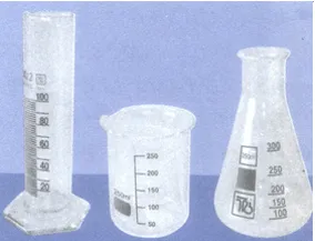 Bộ ống, cốc, bình chia độ dùng trong phòng thí nghiệm