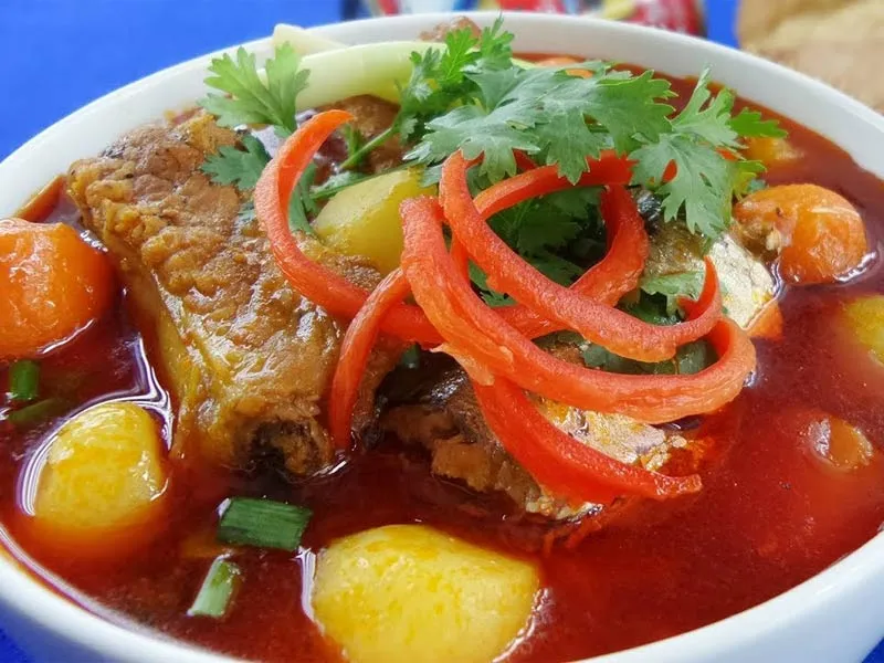 Sườn nấu cá mòi