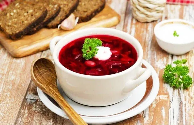 Cách nấu củ cải đỏ thành món súp đỏ rực hấp dẫn