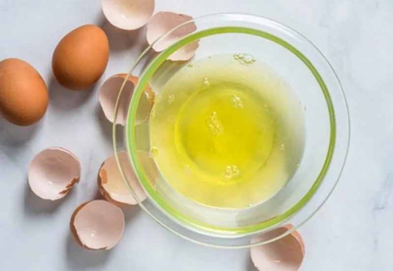 Thêm lòng trắng trứng mới đã đánh bông giúp cứu vãn mẻ bánh bị hỏng