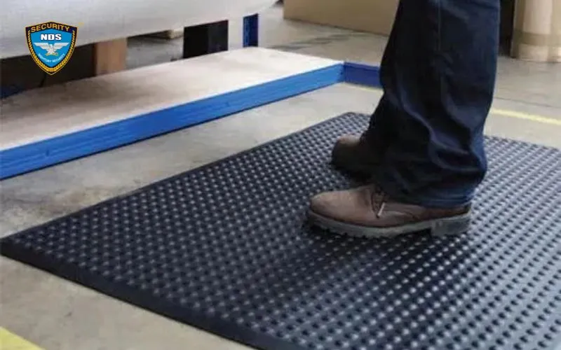 Thảm cao su cách điện trải sàn tại các vị trí trực điện tổng