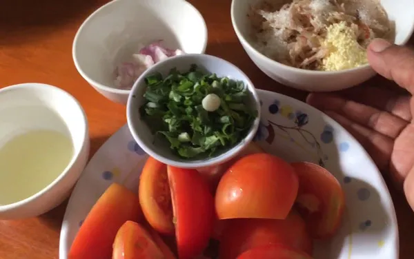 canh cà chua tép khô