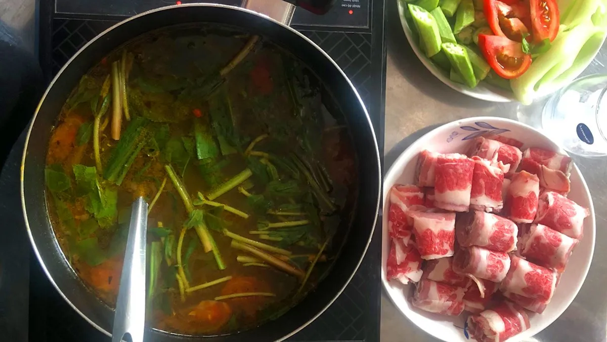 Món lẩu Thái thập cẩm rực rỡ sắc màu với hải sản tươi ngon