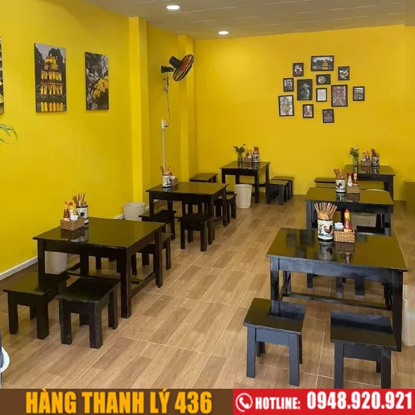 Bàn ghế gỗ quán ăn cũ phong cách truyền thống