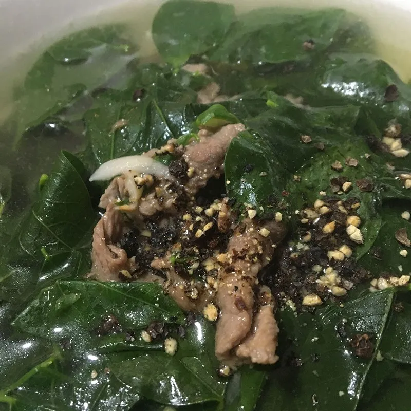 Món canh rau ngót nấu thịt bò là lựa chọn hoàn hảo cho bữa cơm sum họp