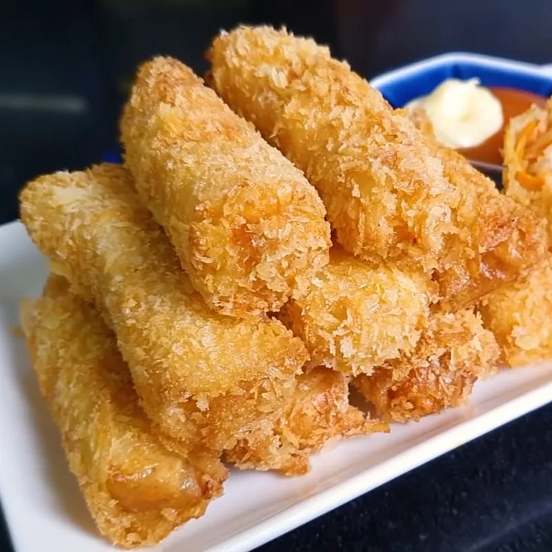 Đĩa nem hải sản chiên xù hoàn thiện chuẩn vị 2026