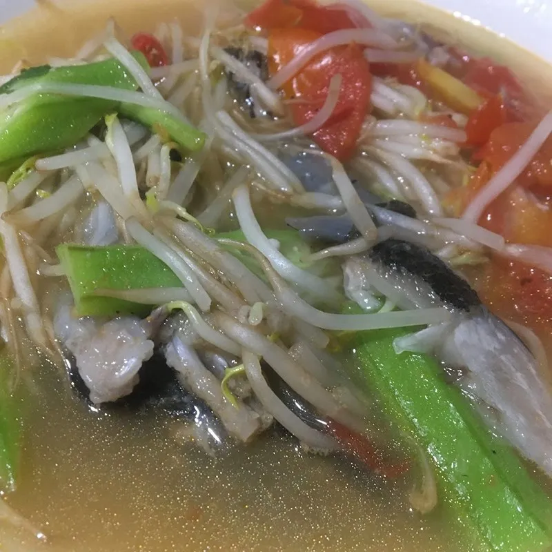 Thịt cá mú chín mềm hòa quyện cùng vị chua thanh của cà chua