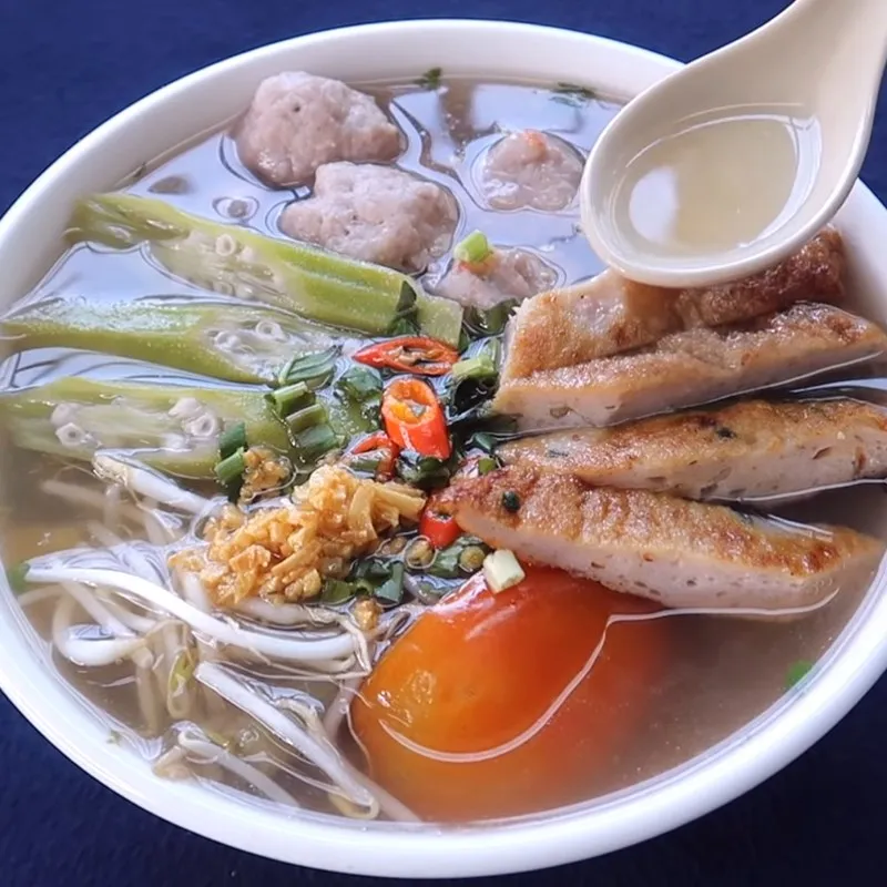 Thành phẩm món canh chua chả cá thác lác sau khi hoàn thiện