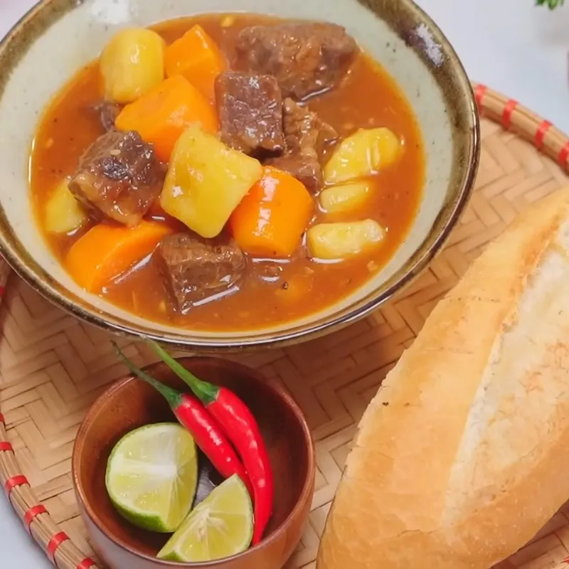 Thành phẩm bò sốt vang thơm ngon hấp dẫn