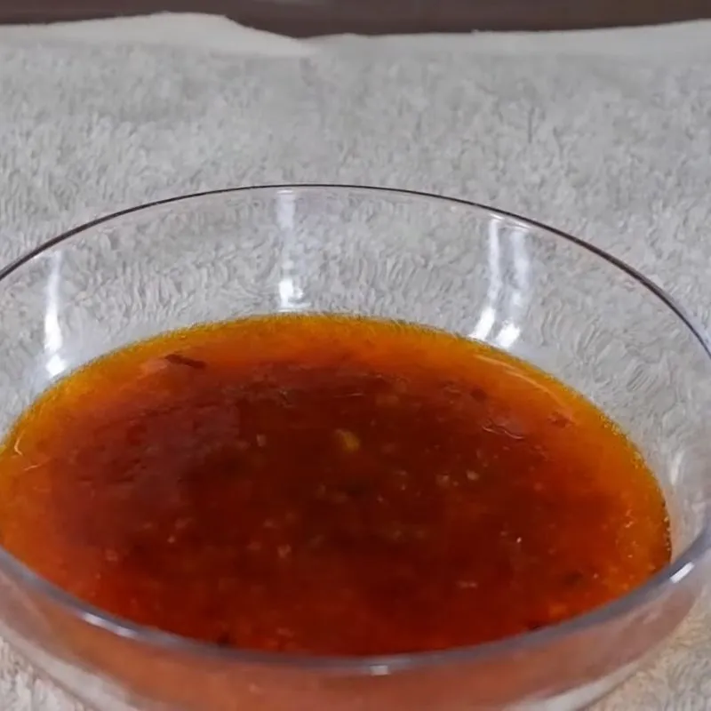 Hỗn hợp sốt sau khi hoàn thành phải có độ sánh và màu sắc đỏ cam rực rỡ