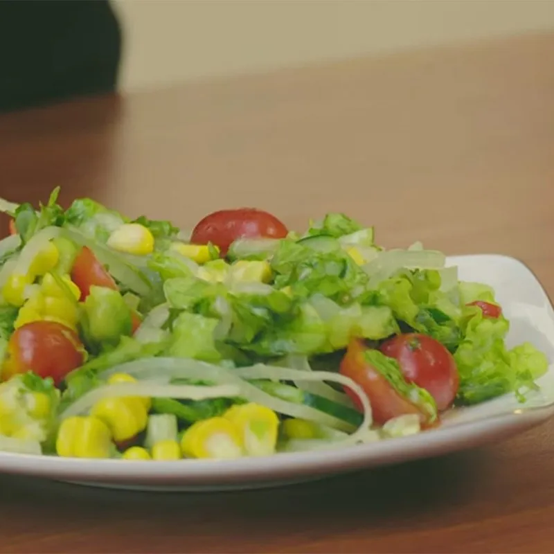 Thực đơn giảm cân với salad rau củ là lựa chọn hàng đầu cho lối sống khỏe mạnh