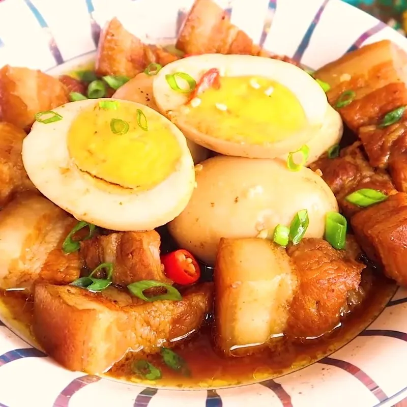 Thành phẩm món thịt kho tàu bằng gói gia vị