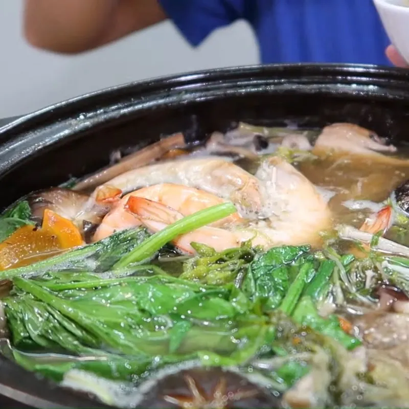 Thành phẩm lẩu hải sản nấm đẹp mắt