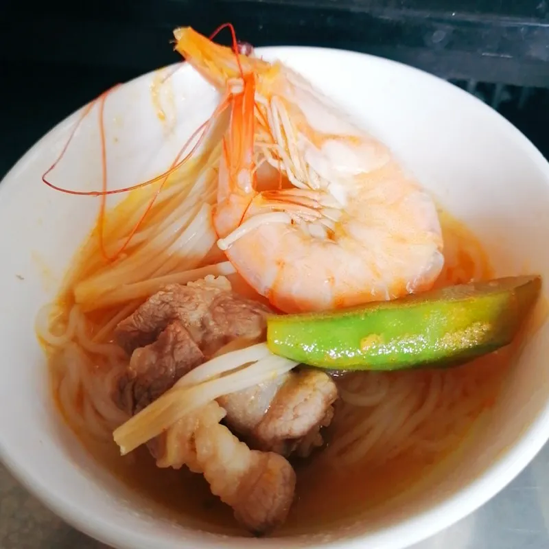 Thưởng thức lẩu Thái cùng người thân trong không gian ấm cúng