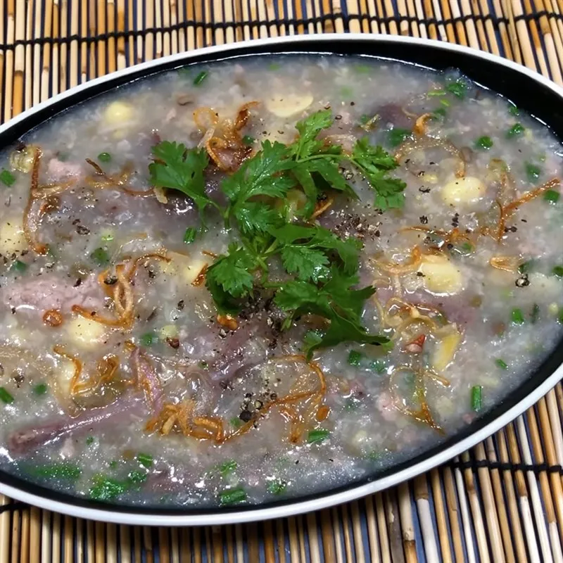 Thành phẩm cháo bồ câu đậu xanh hạt sen đạt độ sánh và thơm