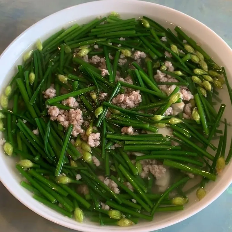 Thành phẩm canh bông hẹ thịt heo xay